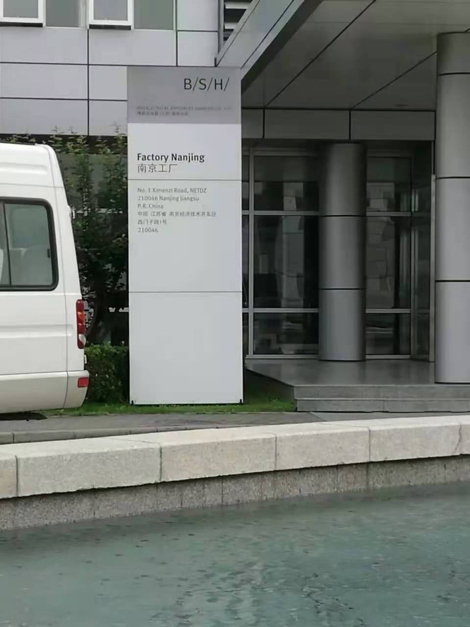 开云乐鱼体育:南昌县康城小区业主在公共绿地建立阳光房 屡次叫停仍悄悄复工